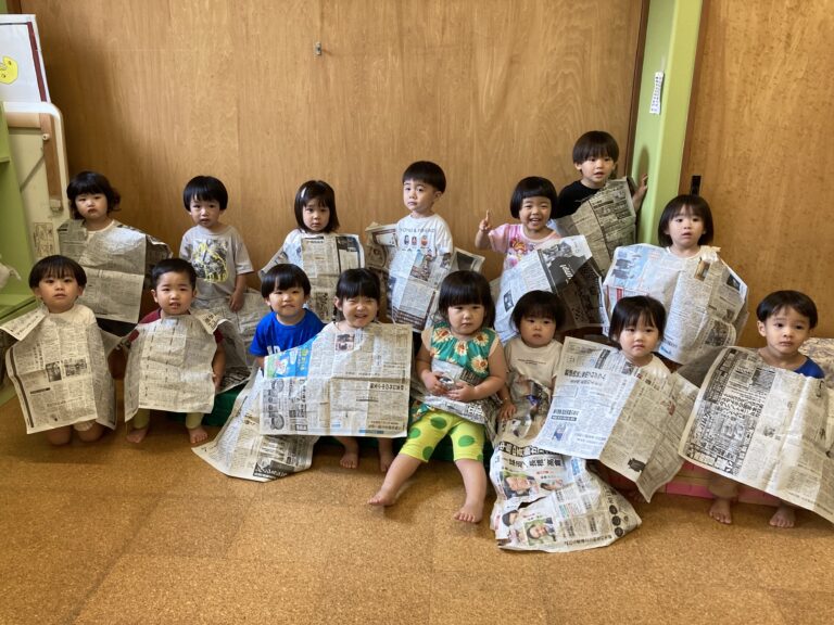 新聞紙遊びをしたよ⭐️